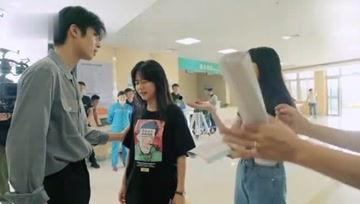 娱乐小视频吃瓜,跟随小视频吃瓜，探寻明星幕后故事